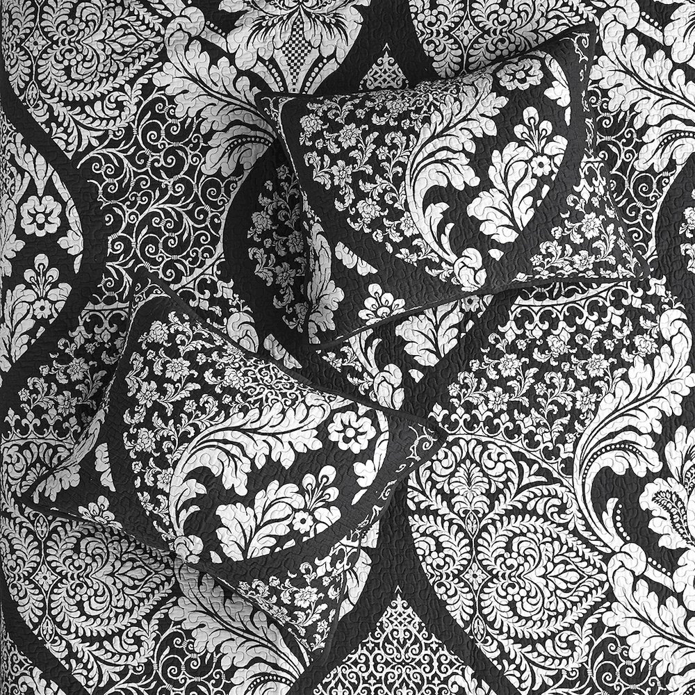6 Piece Printed Cotton Quilt Set with Throw Pillows. Picture 5