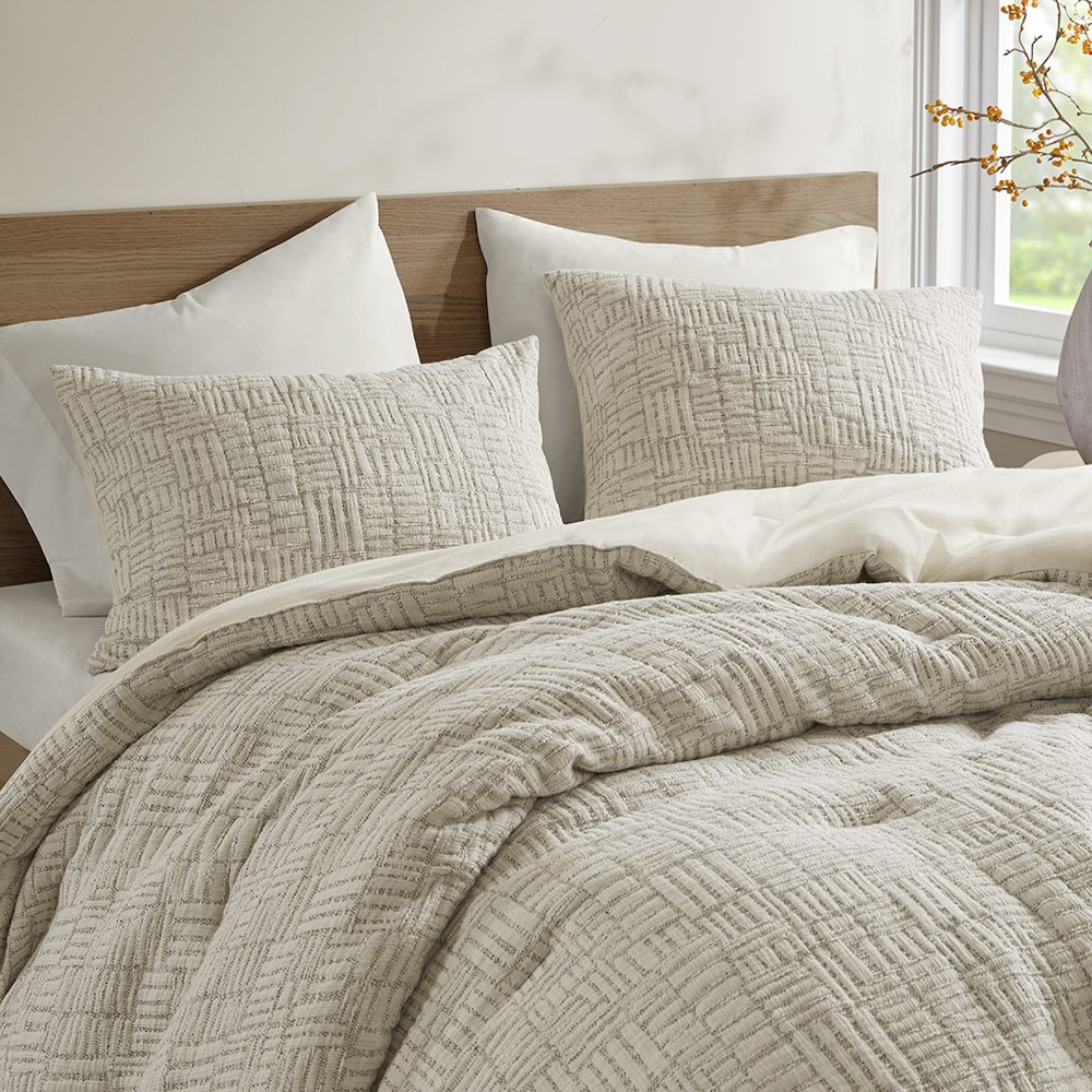 Harper Oversized Cotton Matelasse Comforter Set in Natural Color. Picture 5