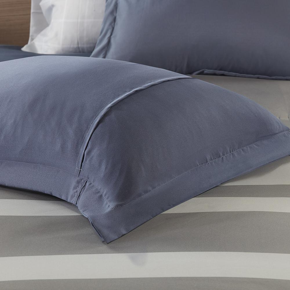 Striped Comforter Set with Bed Sheets. Picture 3