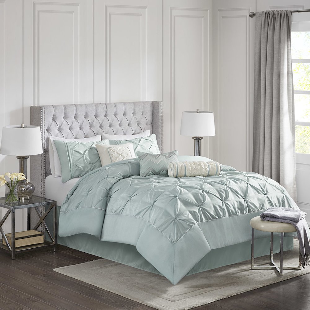 7 Piece Tufted Comforter Set. Picture 4