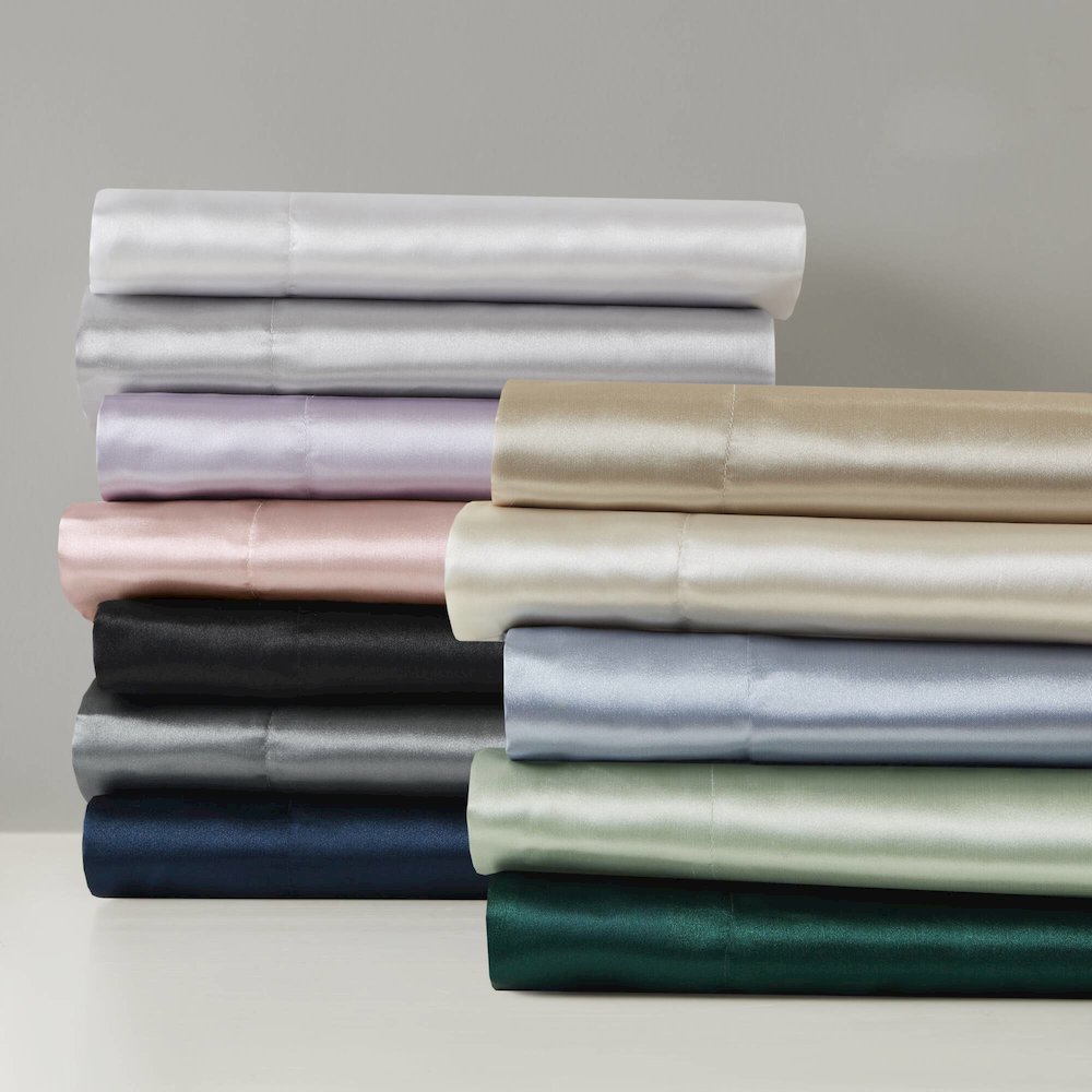 Satin Luxury Sheet Set in Black. Picture 5