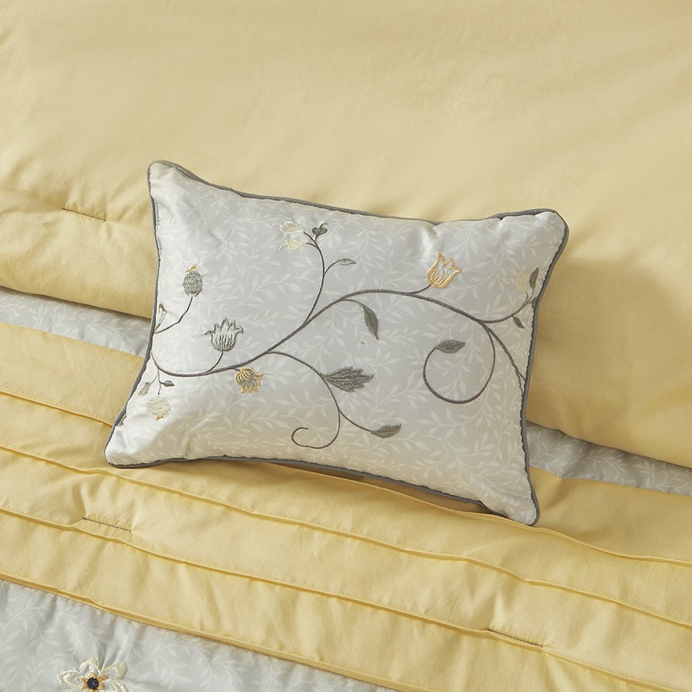 Embroidered 7 Piece Comforter Set. Picture 5
