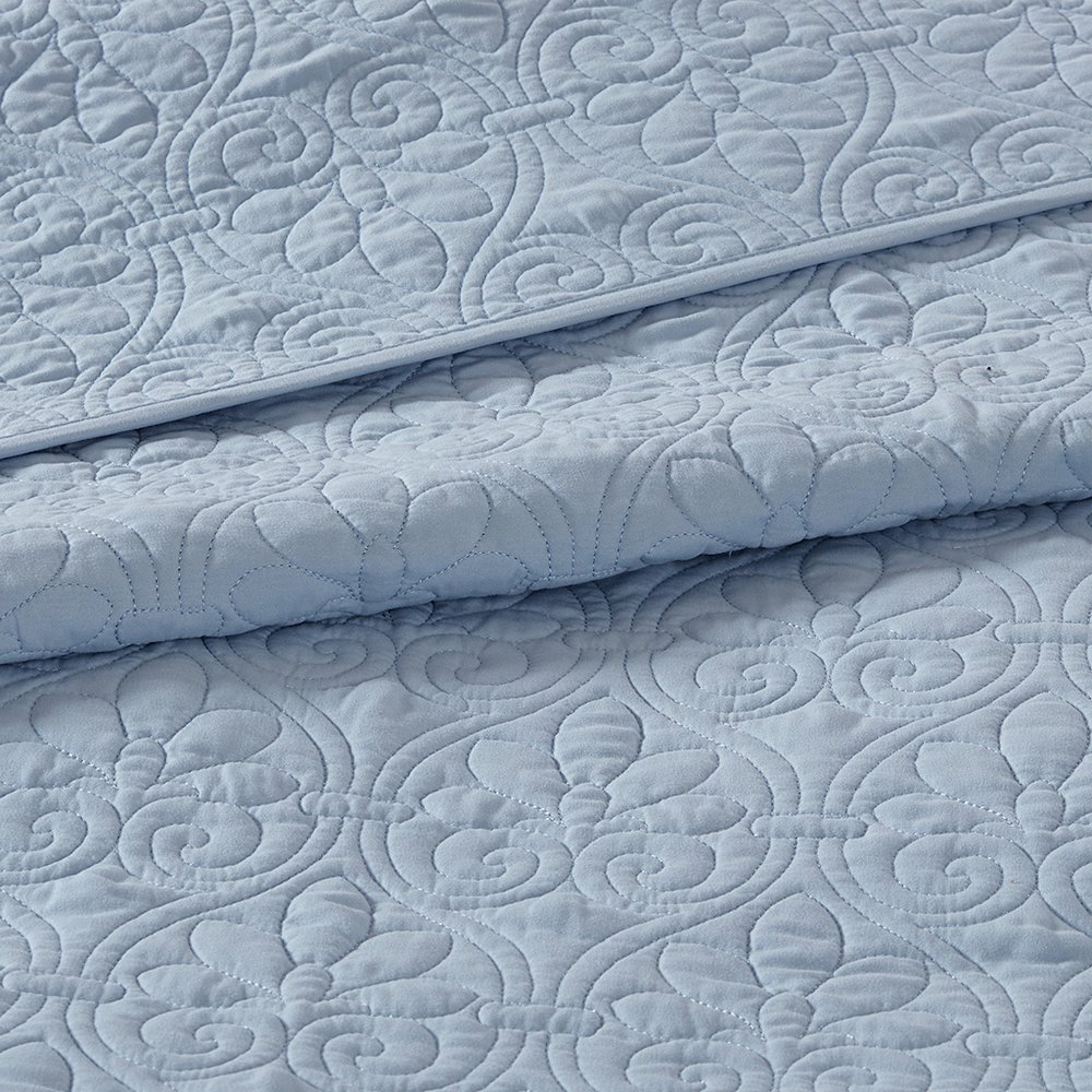 Reversible Bedspread Set. Picture 1
