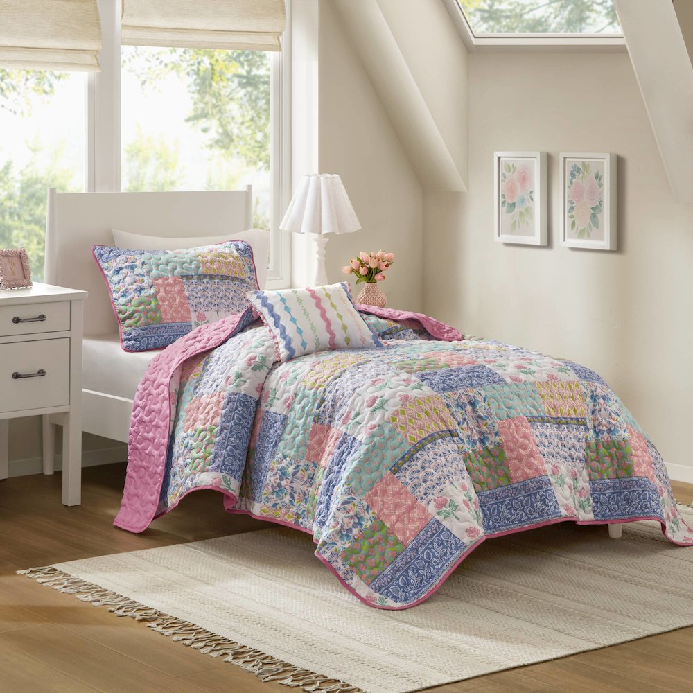 Nellie 3pcs Quilt Set, Pink color. Picture 2
