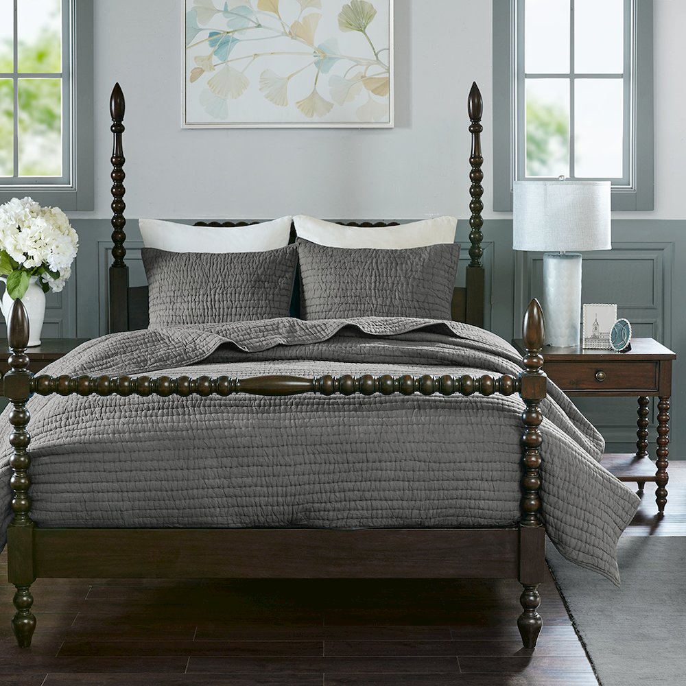 3 Piece Hand Quilted Cotton Quilt Set. Picture 1
