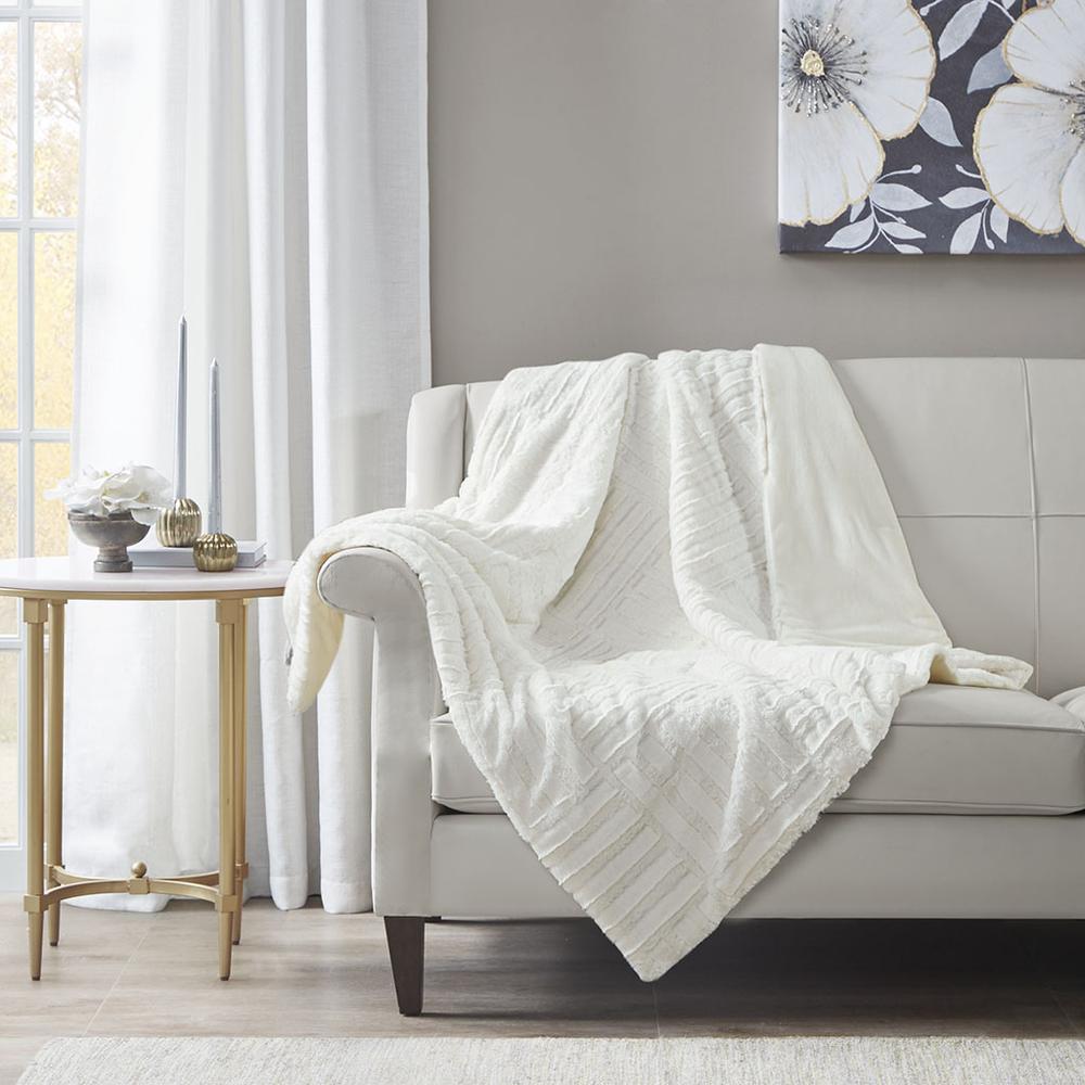 Ultra Plush Down Alternative Throw. Picture 3