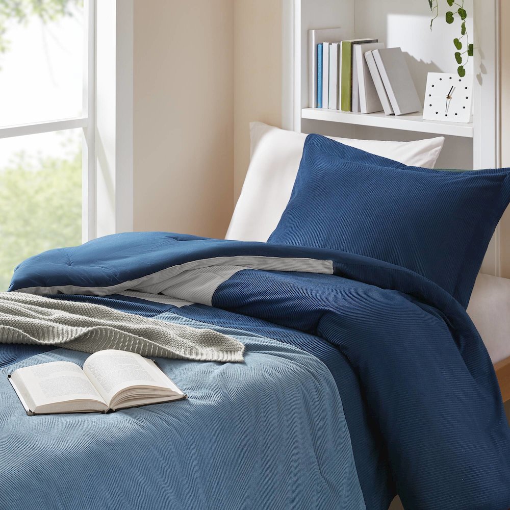Stafford Comforter Set. Picture 2