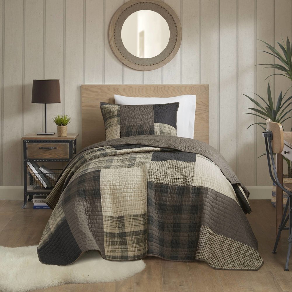 Winter Hills Oversized Cotton Quilt Set, Tan color. Picture 2