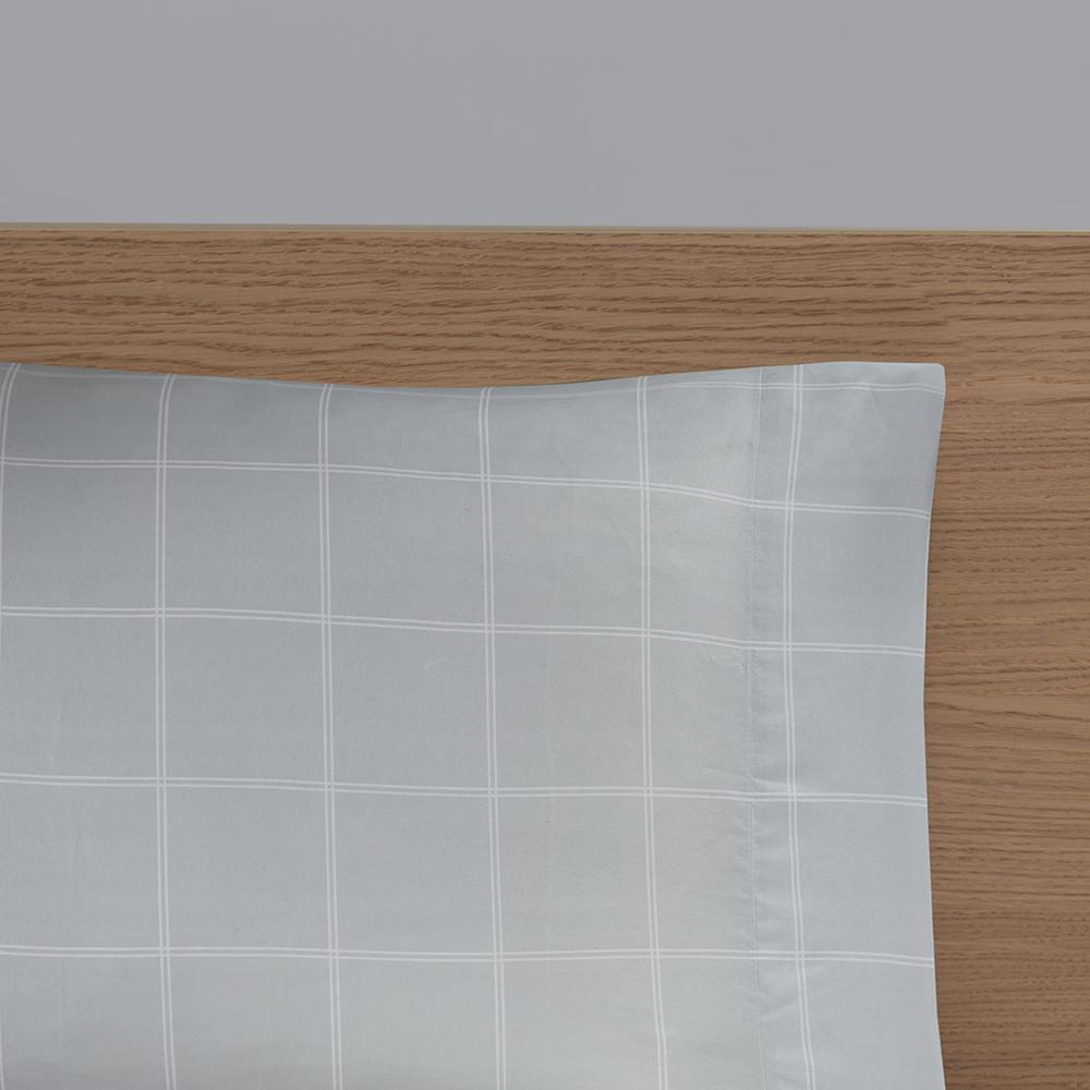 Striped Comforter Set with Bed Sheets. Picture 2