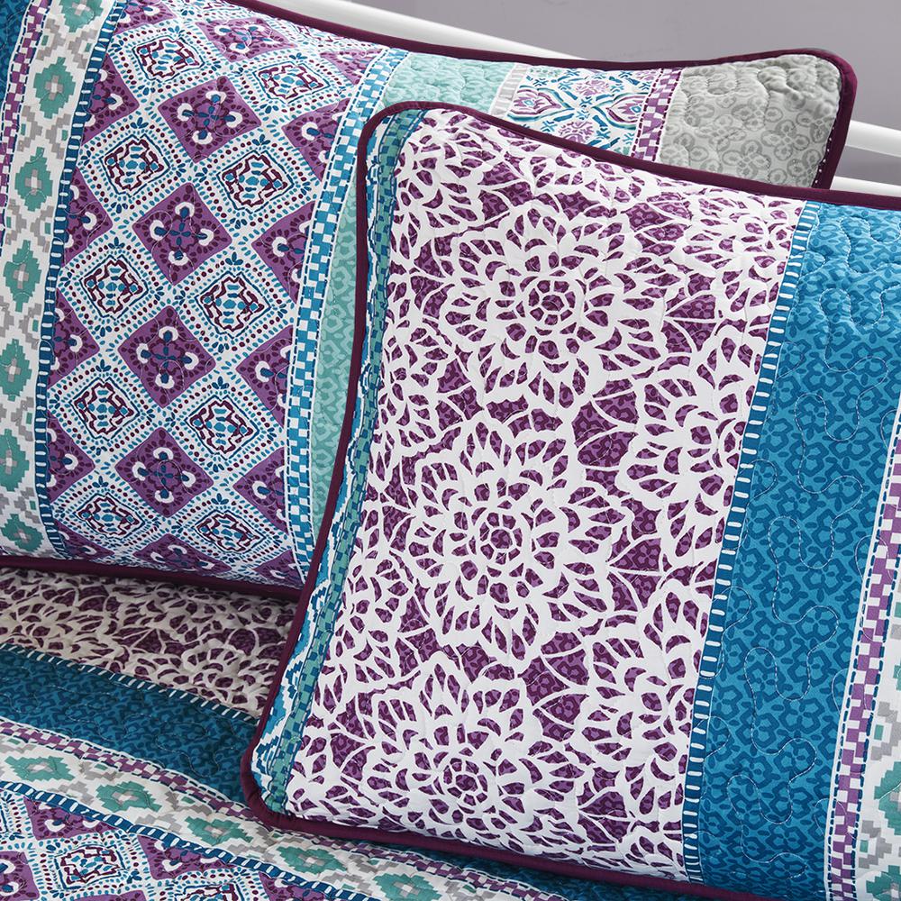 6 Piece Boho Reversible Daybed Set. Picture 1
