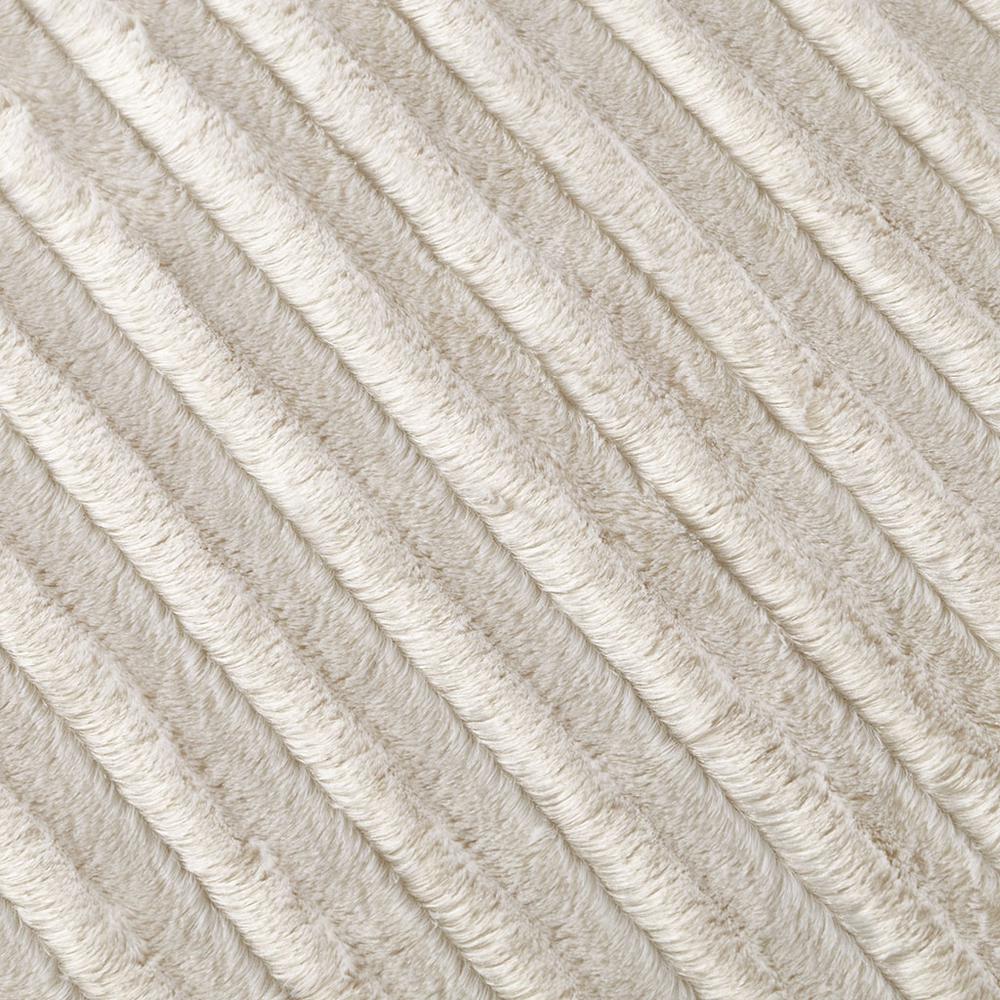 Long Fur Throw. Picture 1