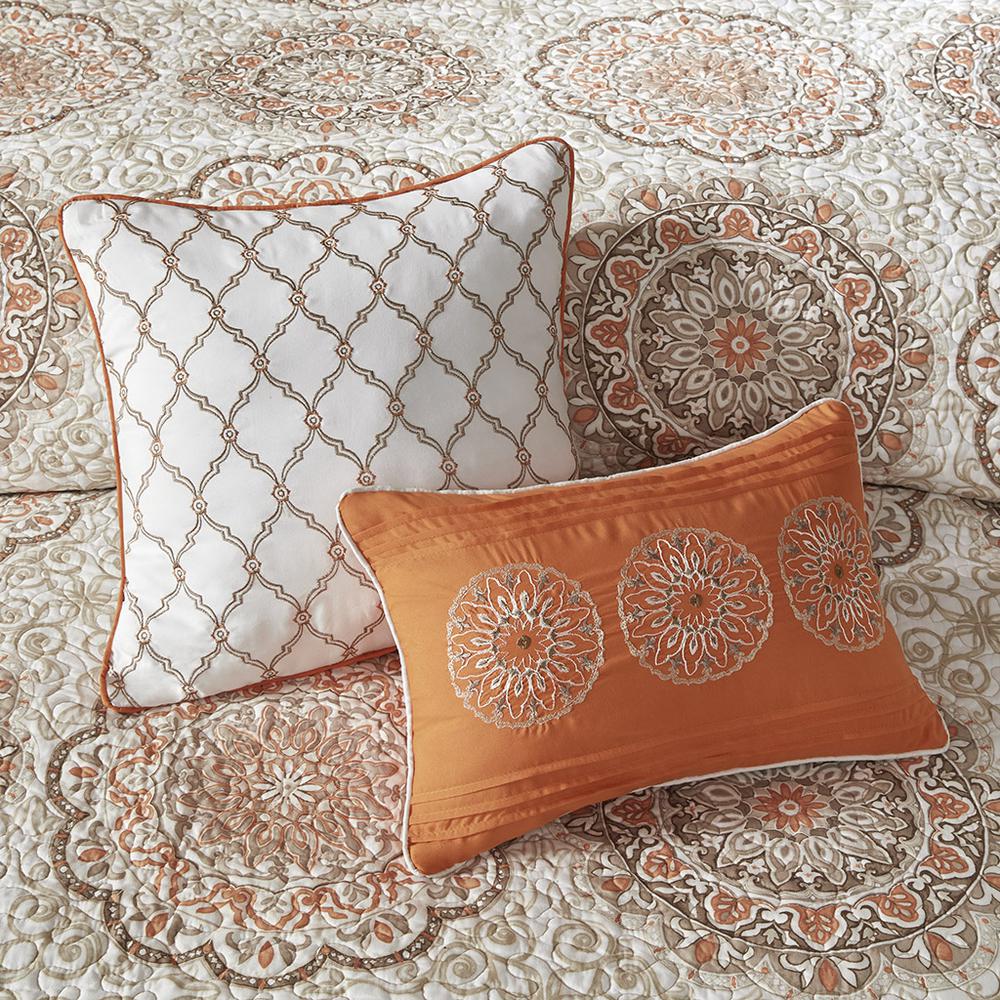 6 Piece Reversible Quilt Set with Throw Pillows. Picture 3