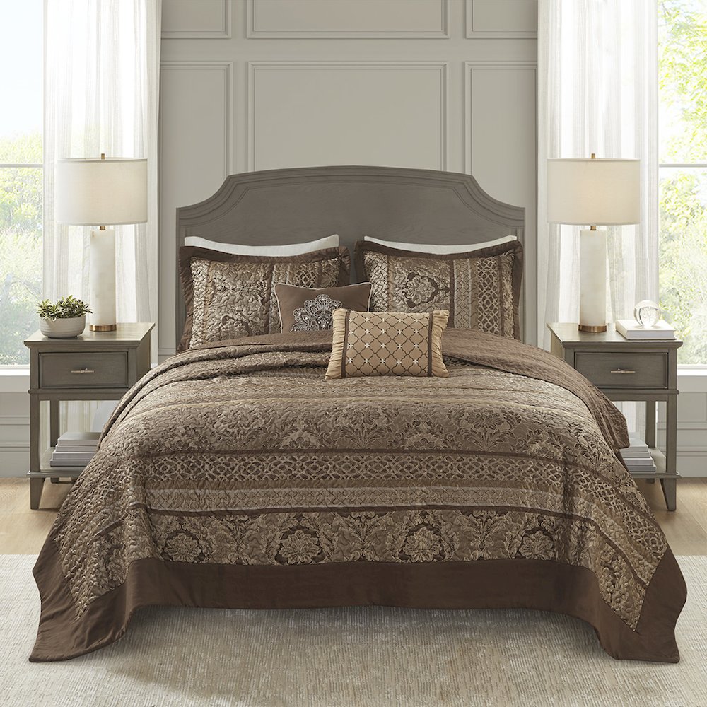 5 Piece Reversible Jacquard Bedspread Set. Picture 1