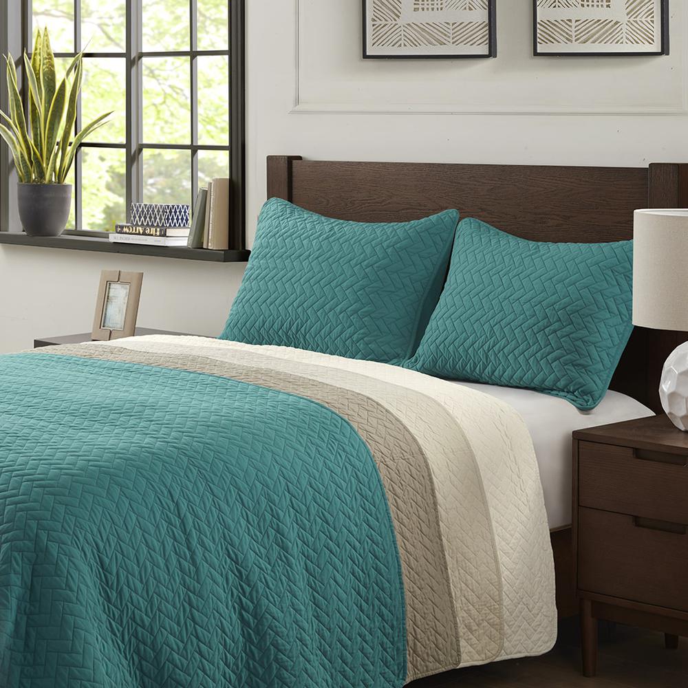 3 Piece Luxurious Oversized Quilt Set. Picture 3