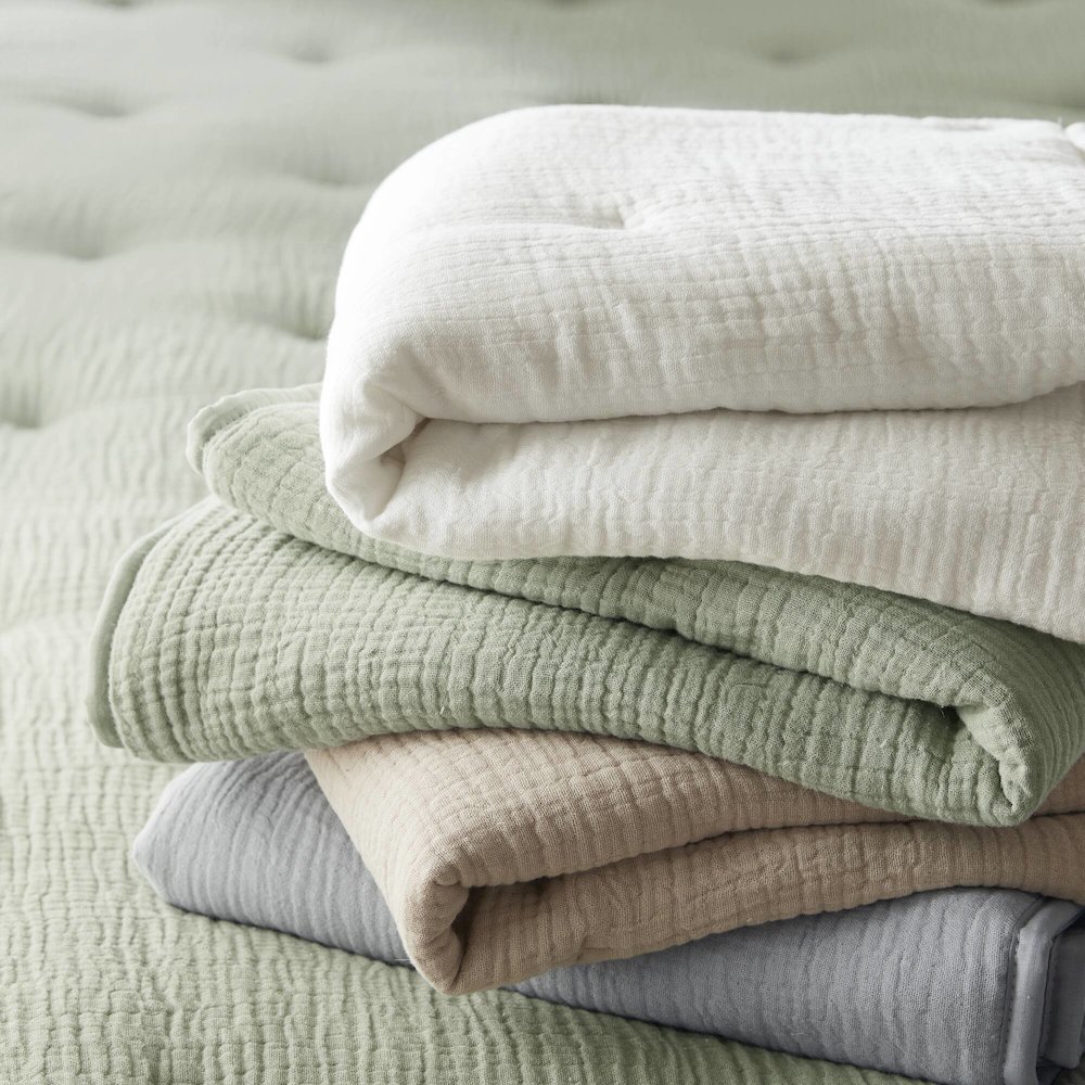 Breeze Cotton Gauze  Embroidered Quilt Set, Sage color. Picture 2