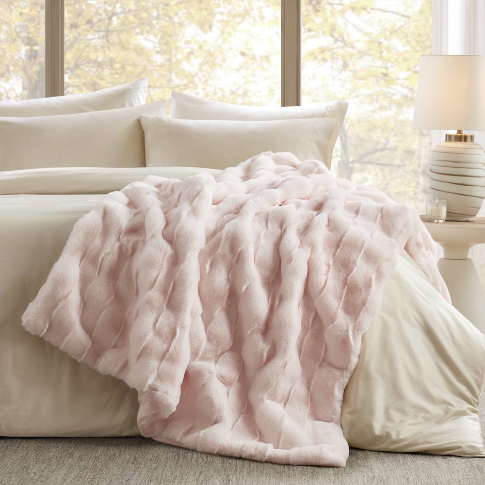 Vivienne Faux Fur Throw, Pink color. Picture 1