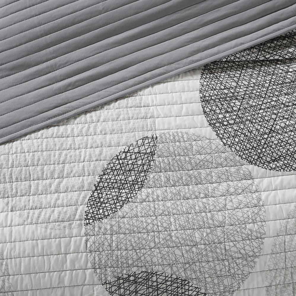 Knowles 6 Piece Quilt Set with Cotton Bed Sheets, Grey color. Picture 5