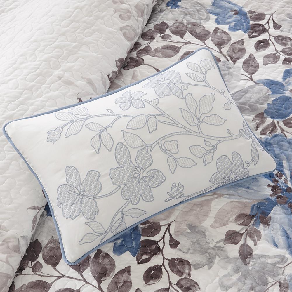 6 Piece Printed Quilt Set with Throw Pillows. Picture 2