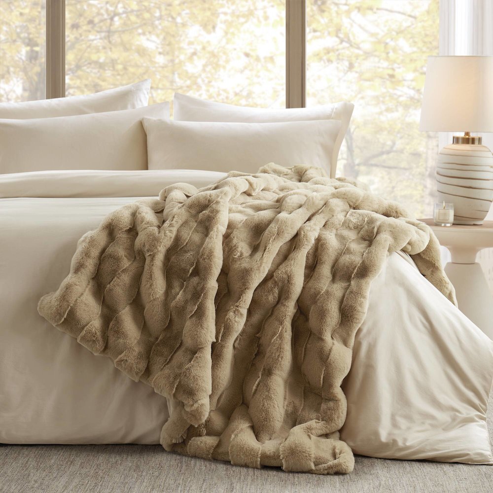Vivienne Faux Fur Throw, Tan color. Picture 1