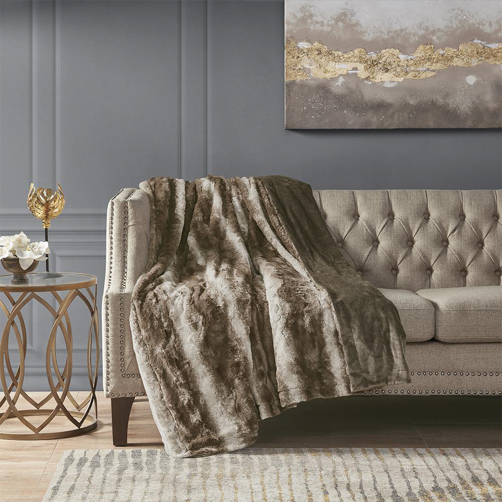 Oversized Faux Fur Throw. Picture 4