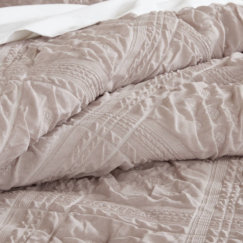 Mona 5 Piece Sculpted jacquard comforter set, Pink color. Picture 3