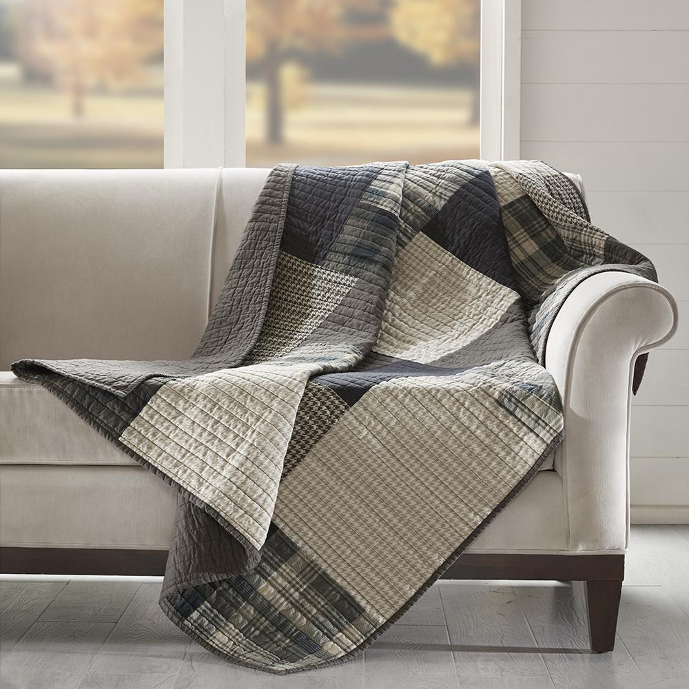 Quilted Throw. Picture 4