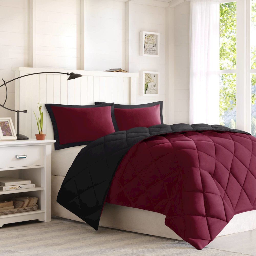 3M Scotchgard Diamond Quilting Reversible Down Alternative Comforter Set. Picture 4