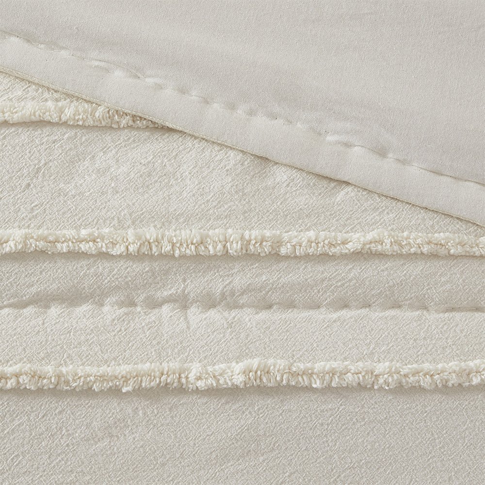 3 Piece Cotton Quilt Set with Chenille Trims. Picture 3