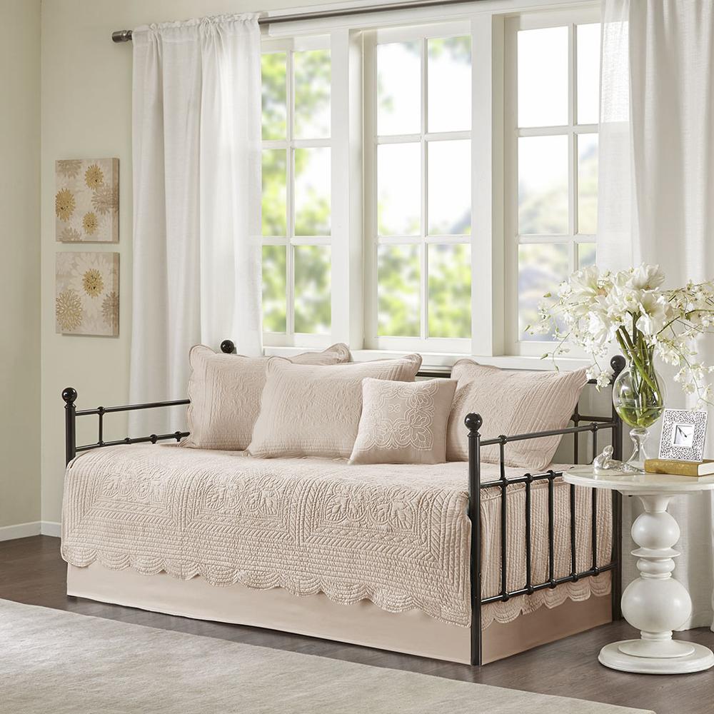 6 Piece Reversible Scalloped Edge Daybed Cover Set. Picture 4