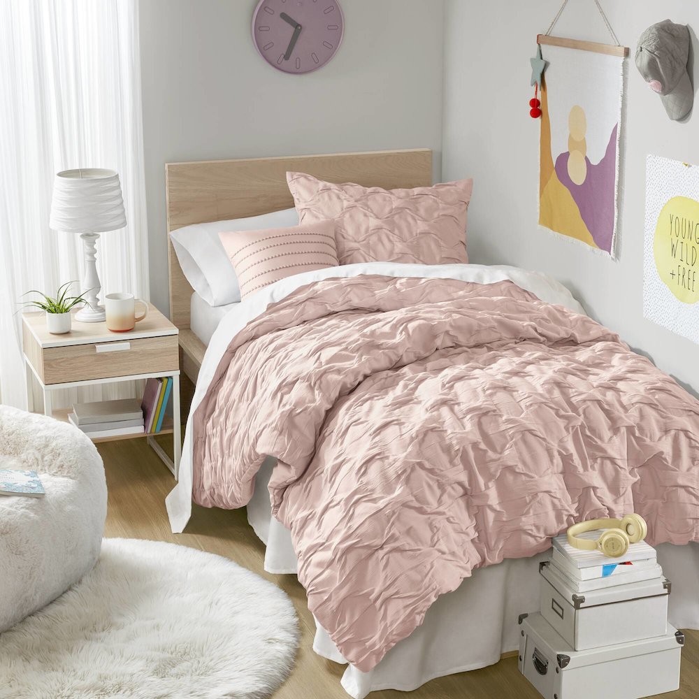 Bailey Diamond Pucker Woven Comforter Set, Pink color. Picture 2