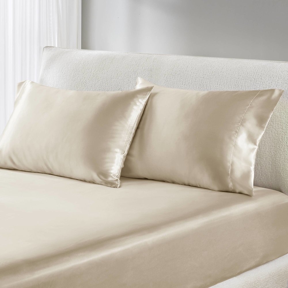 Satin Luxury 2 PC Pillowcases in Champagne. Picture 1