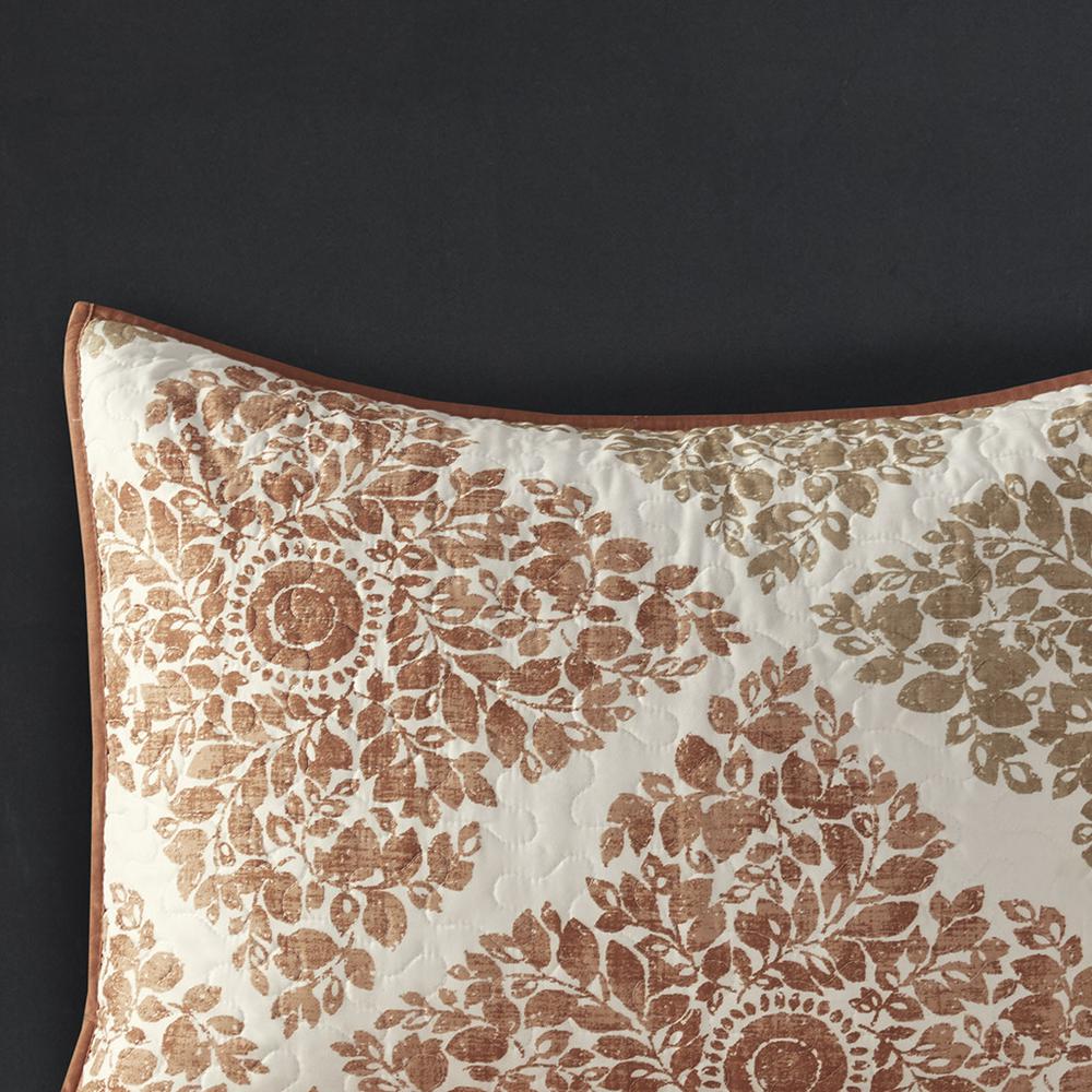 6 Piece Printed Quilt Set with Throw Pillows. Picture 1