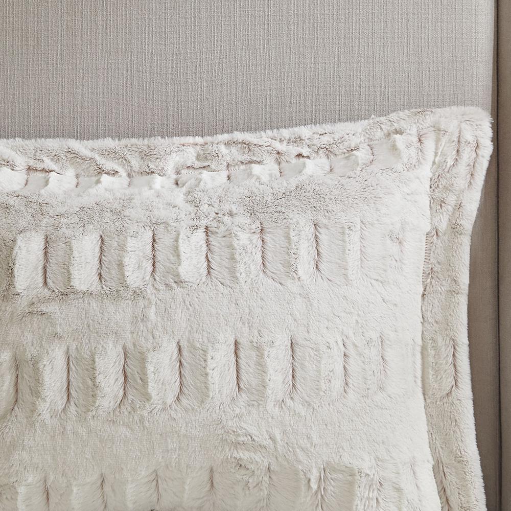 Back Print Long Fur Comforter Mini Set. Picture 3