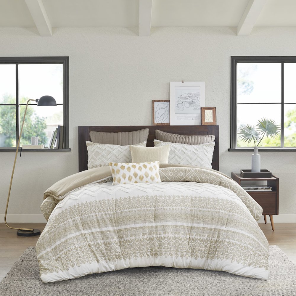 3 Piece Cotton Comforter Set with Chenille Tufting. Picture 2