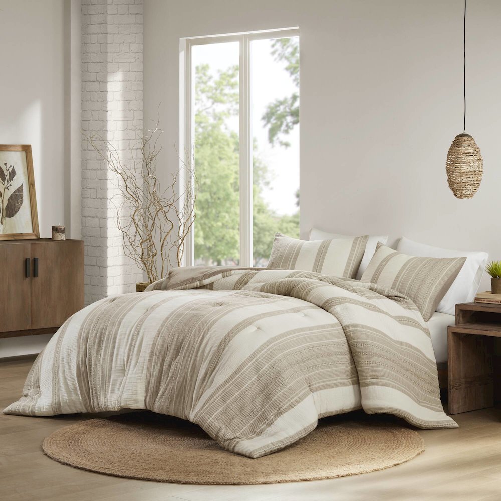 Mesa Comforter 3 PCS Set, Tan color. Picture 1