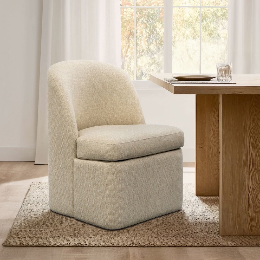 Lyra Dining Chair with castors. Picture 1