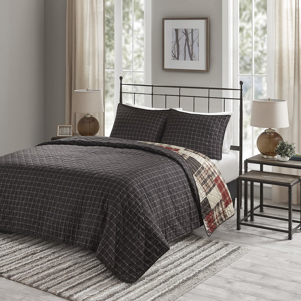 Timber 3 Piece Reversible Printed Quilt Set, Red/Black color. Picture 2