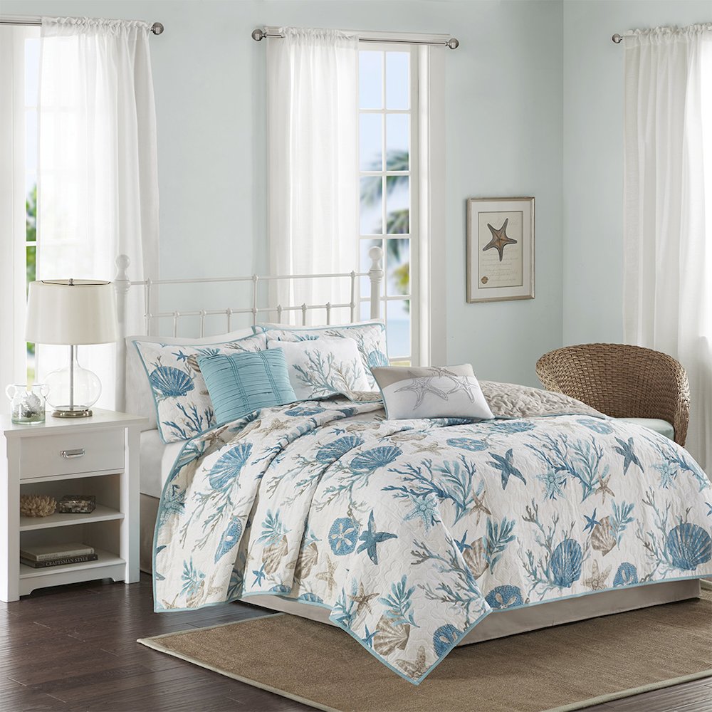 6 Piece Cotton Sateen Quilt Set with Throw Pillows. Picture 4
