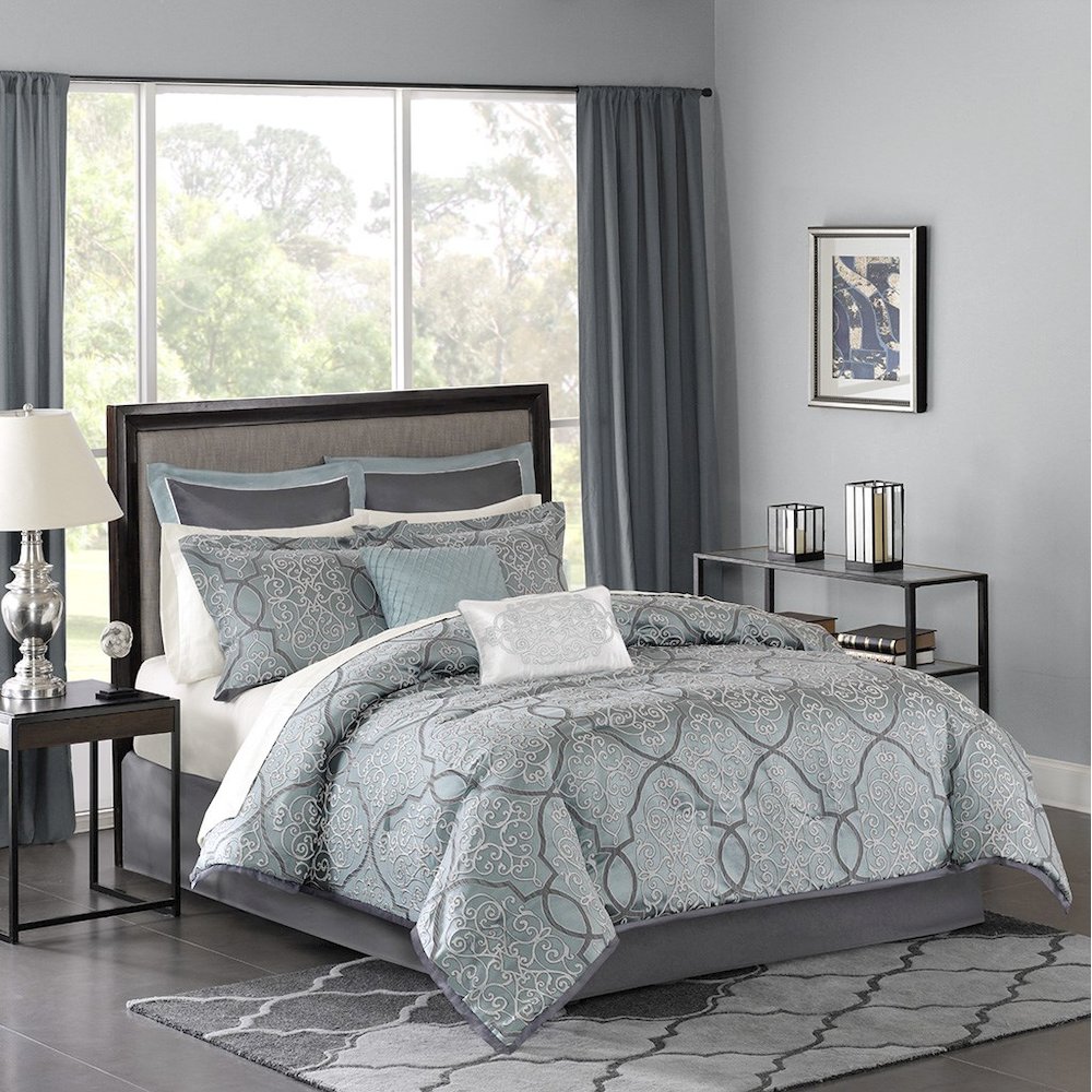 12 Piece Comforter Set with Cotton Bed Sheets. Picture 4