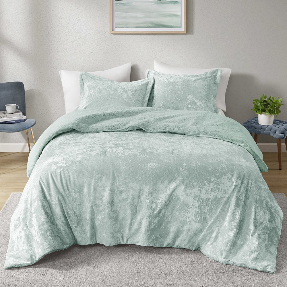 Crushed Velvet Sherpa Reversible Comforter Set. Picture 2