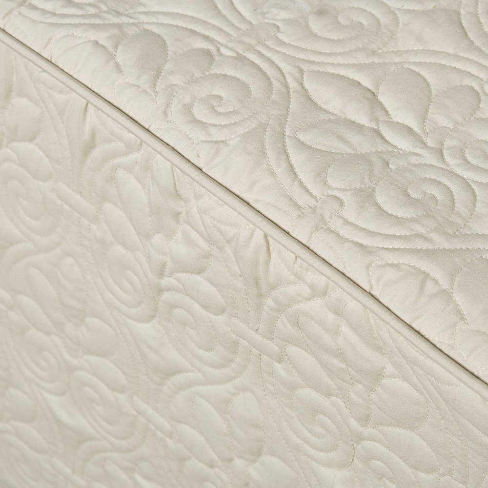 3 Piece Split Corner Pleated Quilted Bedspread. Picture 3