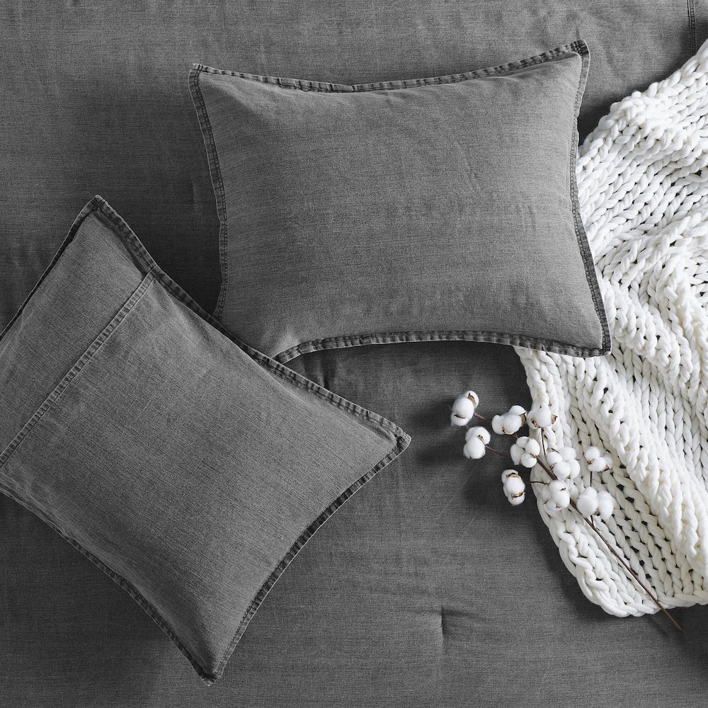 Hudson Twill Washed Comforter Set, Grey color. Picture 5