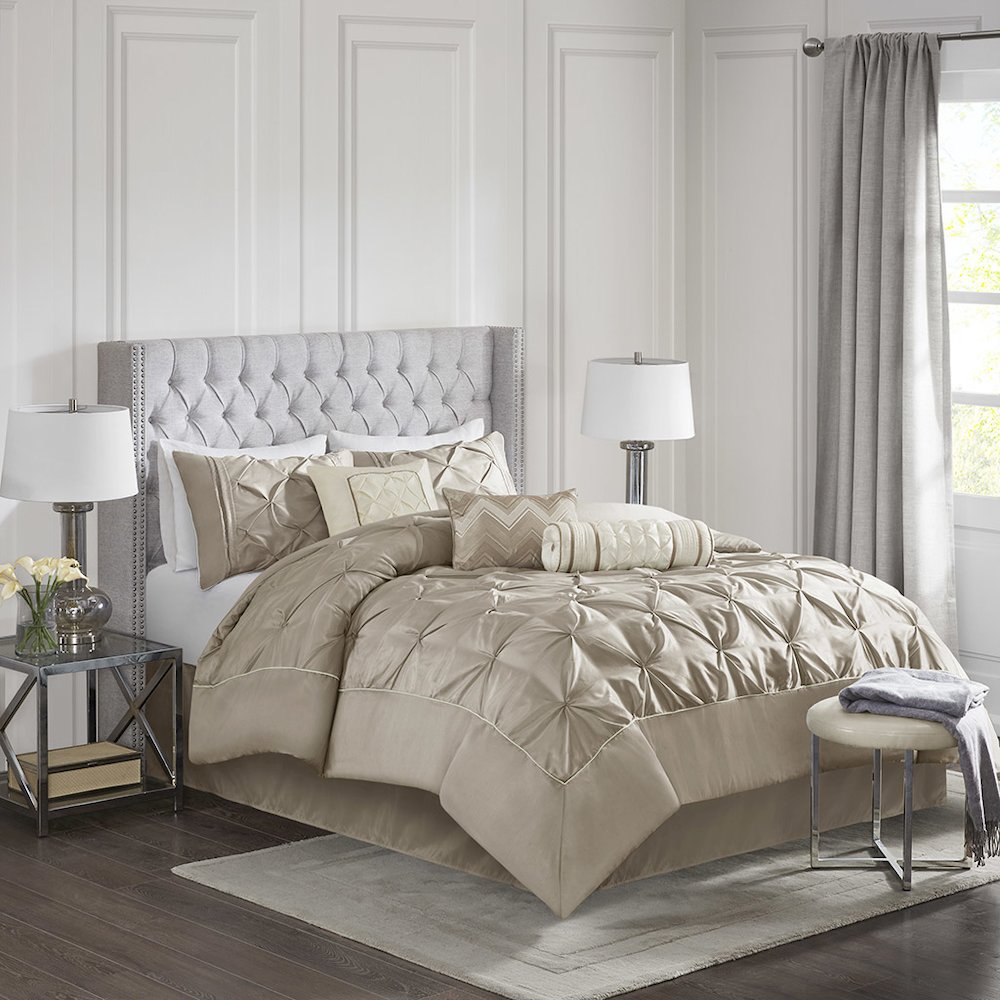 7 Piece Tufted Comforter Set. Picture 4