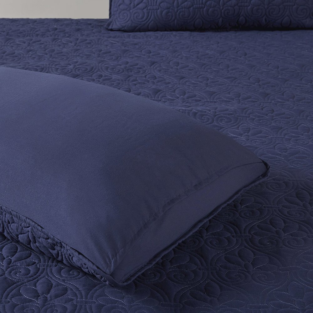 3 Piece Split Corner Pleated Quilted Bedspread. Picture 3