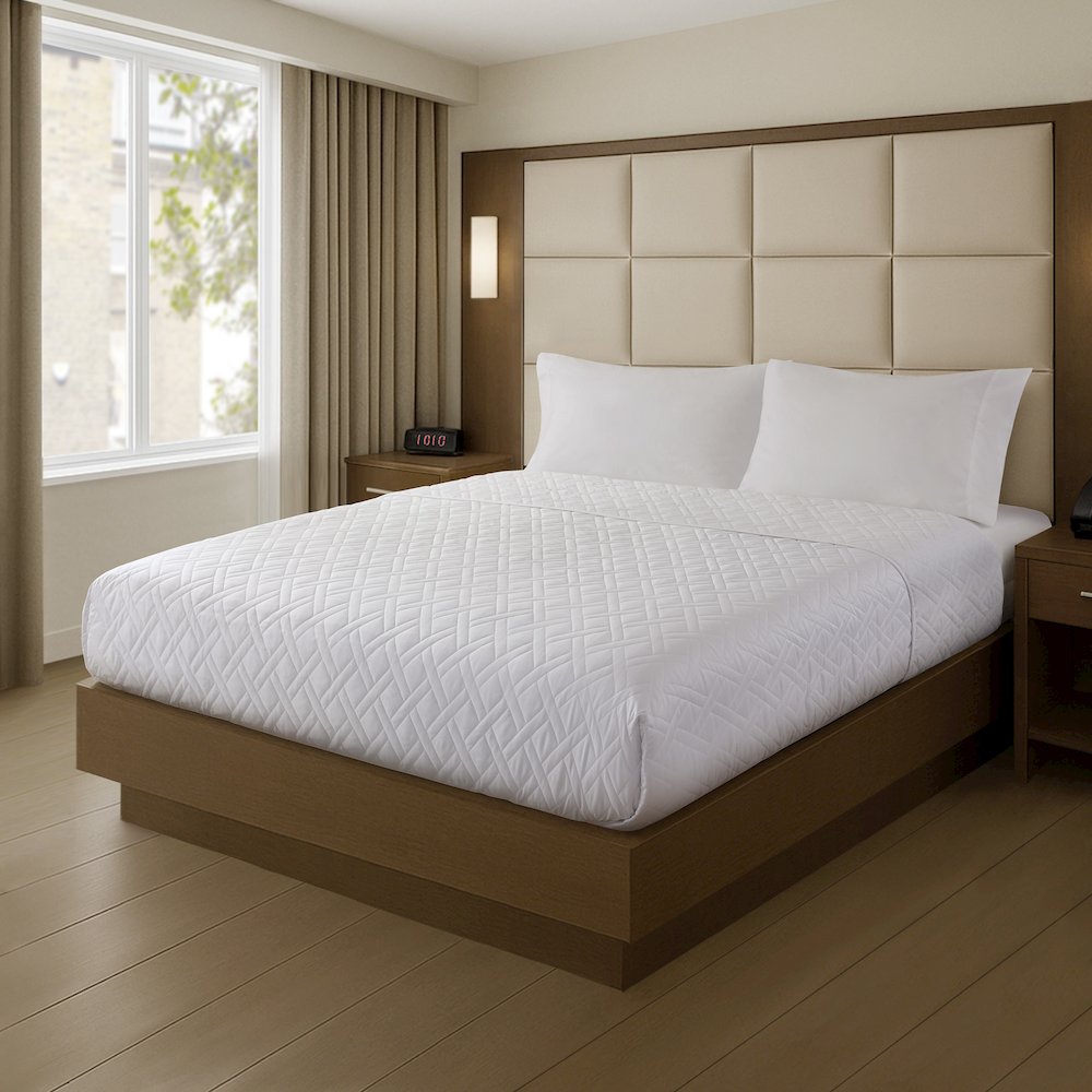 Plain Weave Premium Coverlet. Picture 2