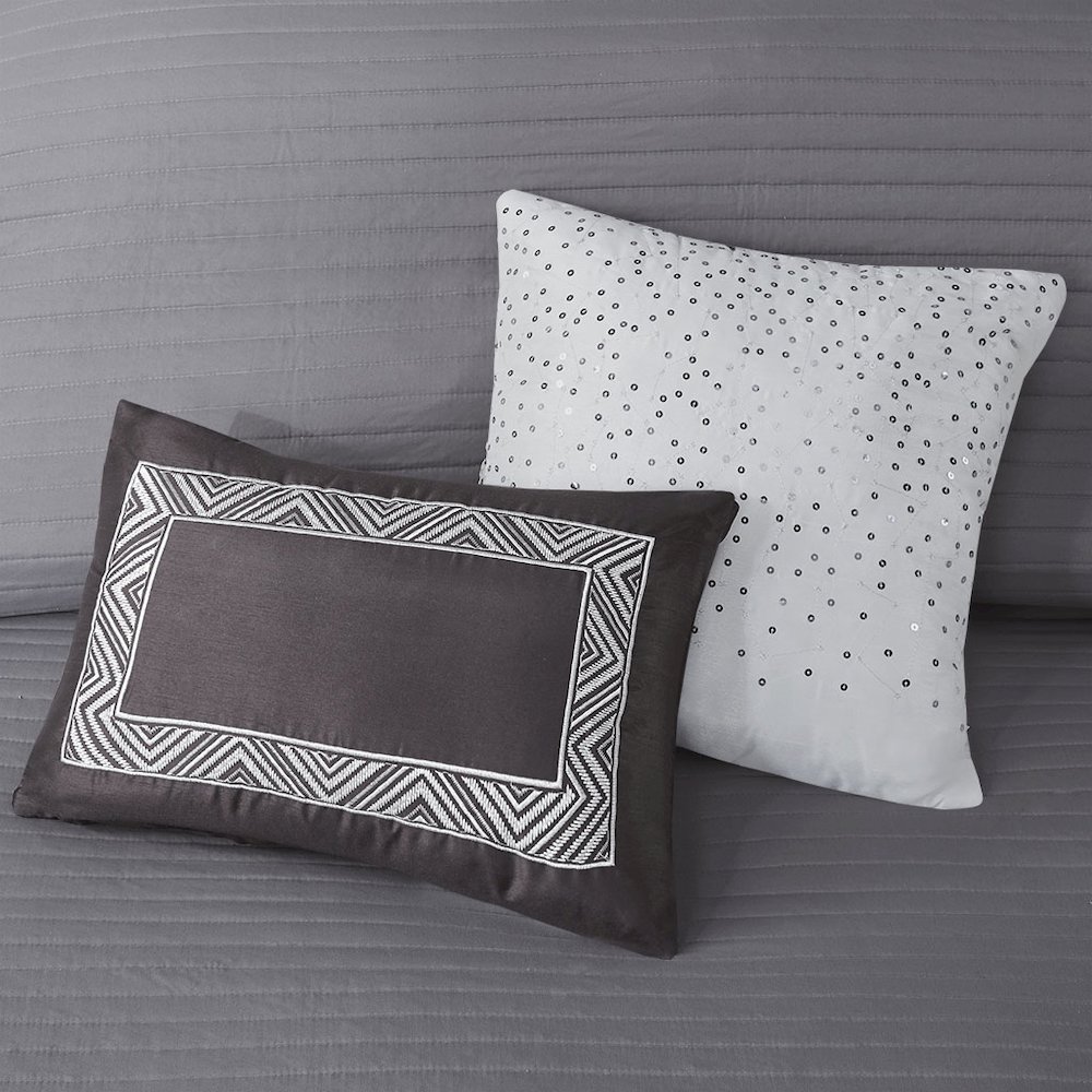 6 Piece Reversible Jacquard Quilt Set with Throw Pillows. Picture 5