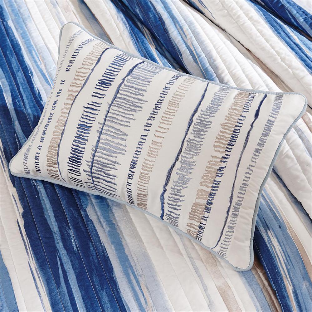6 Piece Printed Quilt Set with Throw Pillows. Picture 1