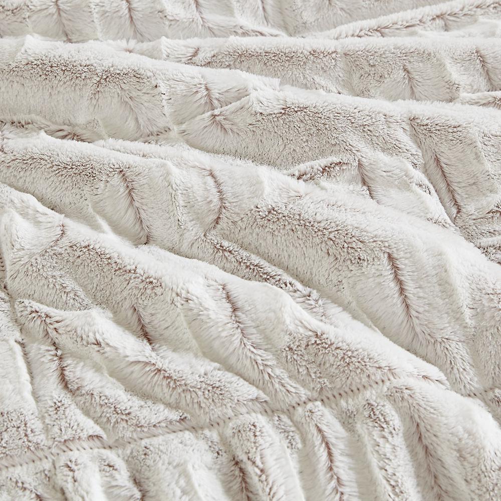 Back Print Long Fur Comforter Mini Set. Picture 1