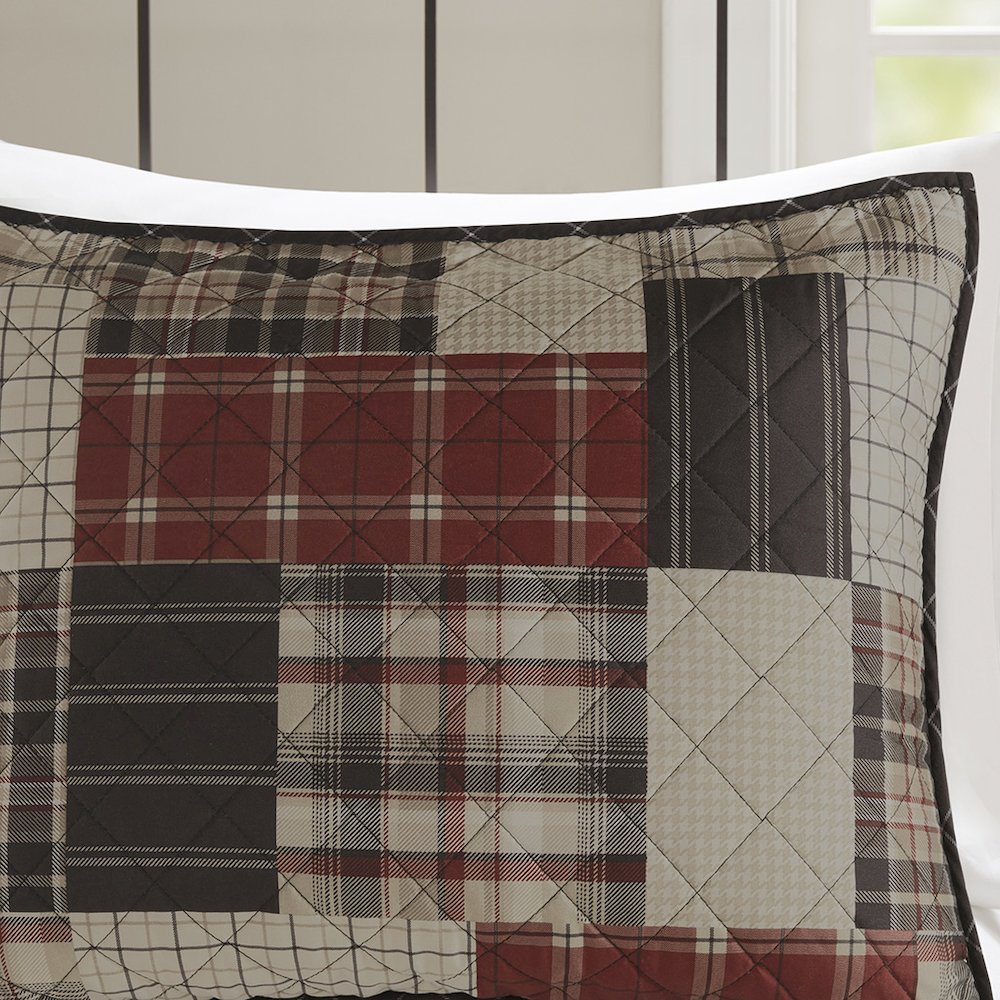 Timber 3 Piece Reversible Printed Quilt Set, Red/Black color. Picture 3
