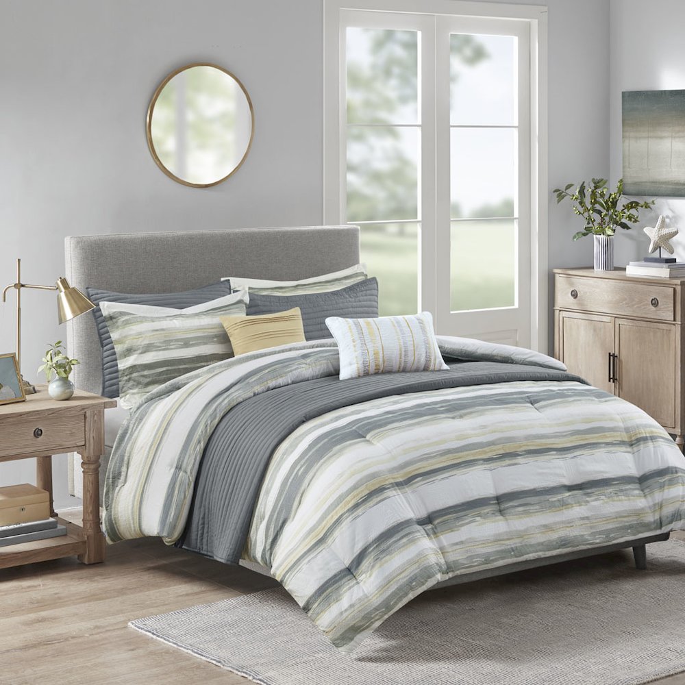 8 Piece Printed Seersucker Comforter and Quilt Set Collection. Picture 4